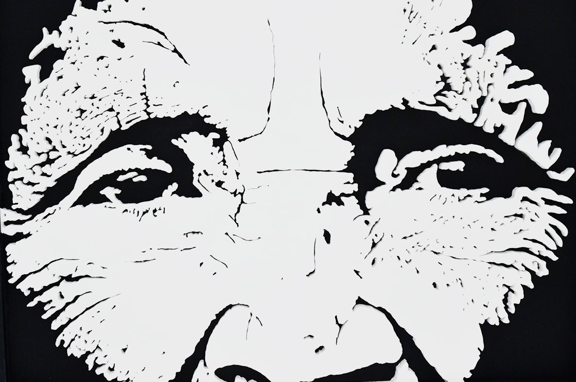 Yaya - Quadro traforato in stile stencil